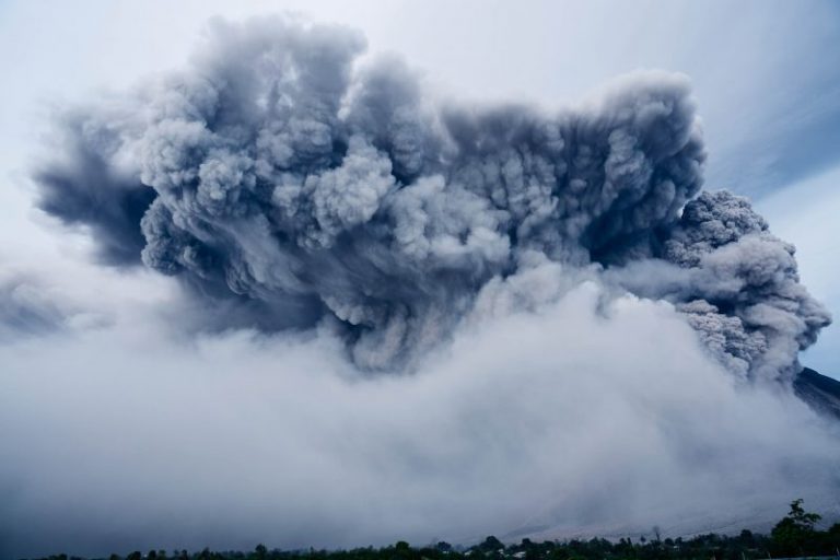 #9 Tipe Letusan Gunung Api | Gambar, Contoh & Penjelasannya